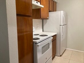 Building Photo - 3075 Walnut Bend Ln