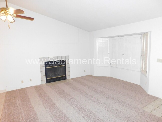Building Photo - Spacious South Natomas 2bd/2ba House with ...