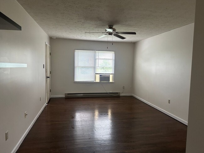 Building Photo - 205 Muse Dr