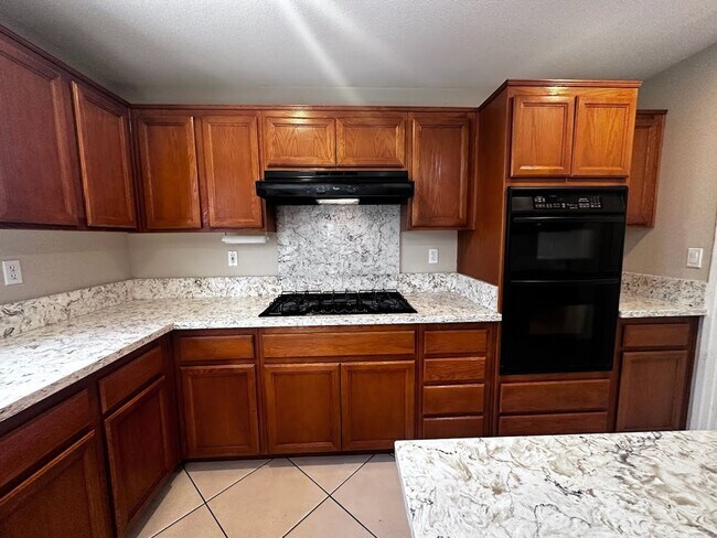 Building Photo - RARE 5 BEDROOMS in the BRIARWOOD Neighborh...