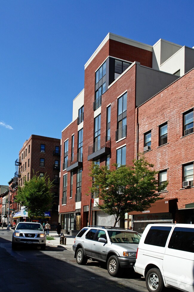 Foto del edificio - 320 Bedford Ave