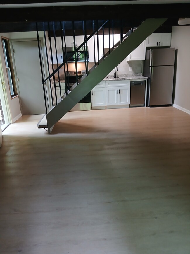 Building Photo - 167 Briarwood Dr
