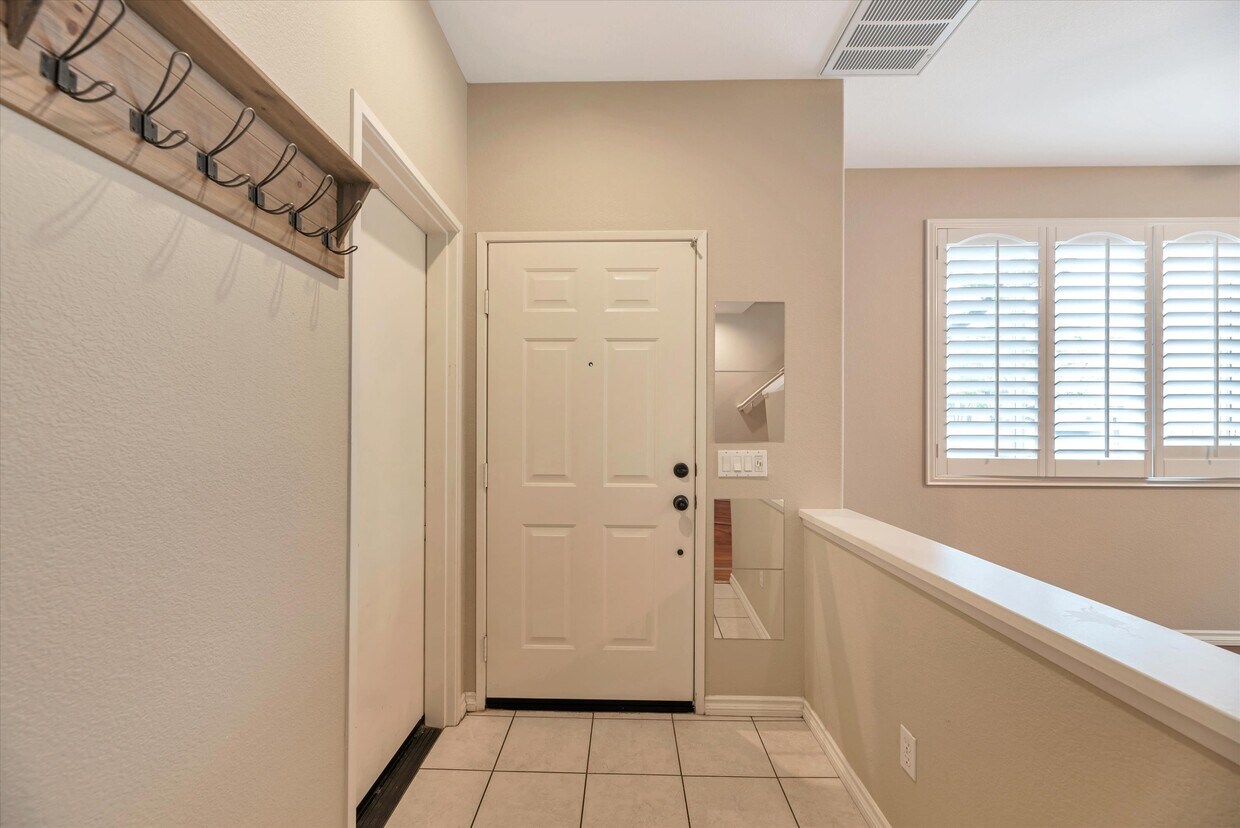 Foto principal - 11865 Spruce Run Dr
