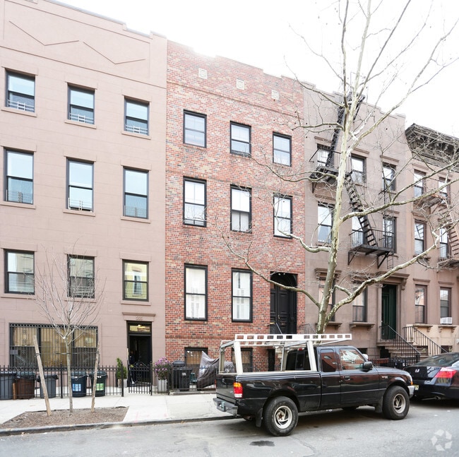 Building Photo - 557 Henry St