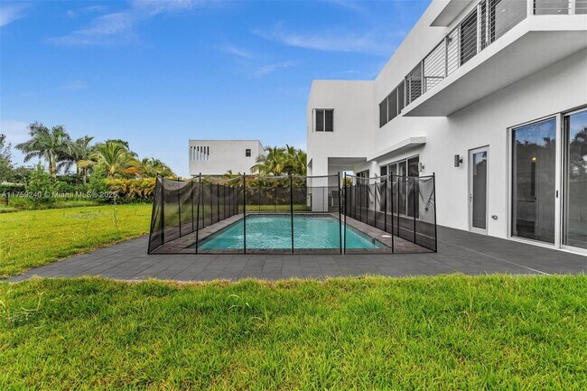 Building Photo - 16644 Botaniko Dr N