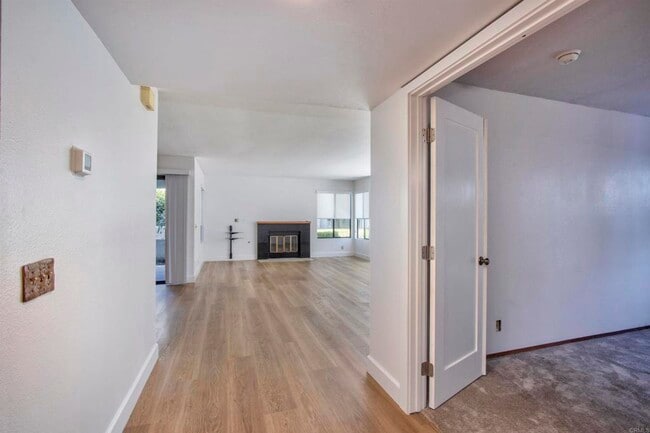 Building Photo - 534 Via De La Valle