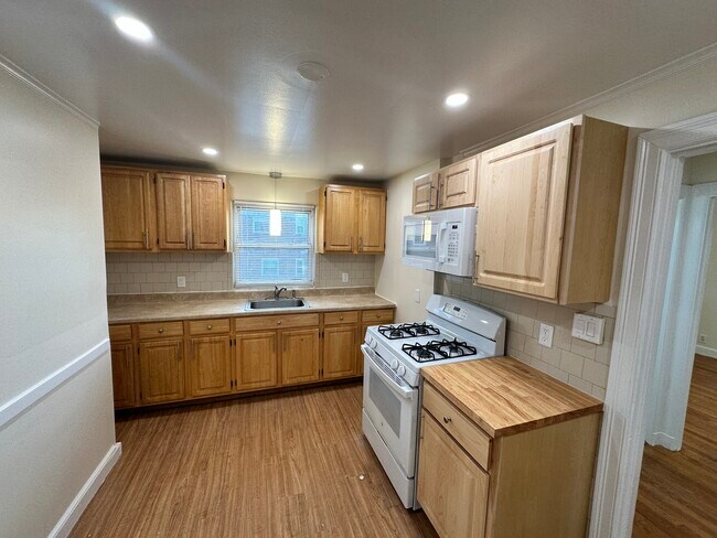 Building Photo - 5 Bishop Rd