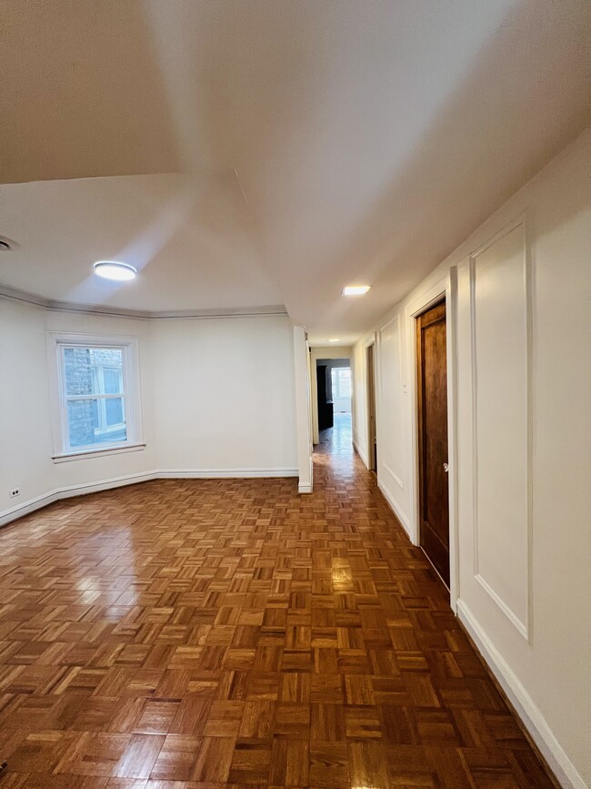 Foyer - 6937 S Merrill Ave