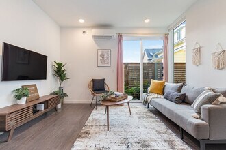 Building Photo - 1215 E Union St