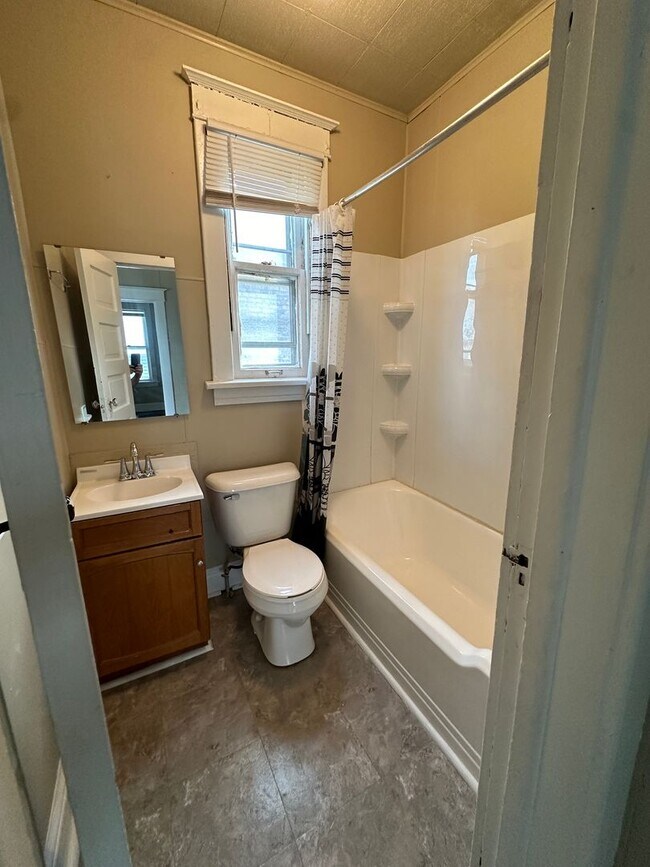 Foto del edificio - 2 Bedroom Apartment in East Chicago
