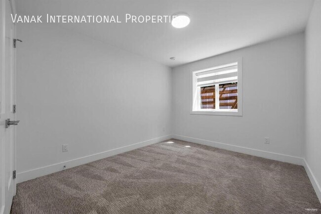 Photo du bâtiment - Brand-New Luxury Home in Prime Tsawwassen - 2 Bed, 1 Bath