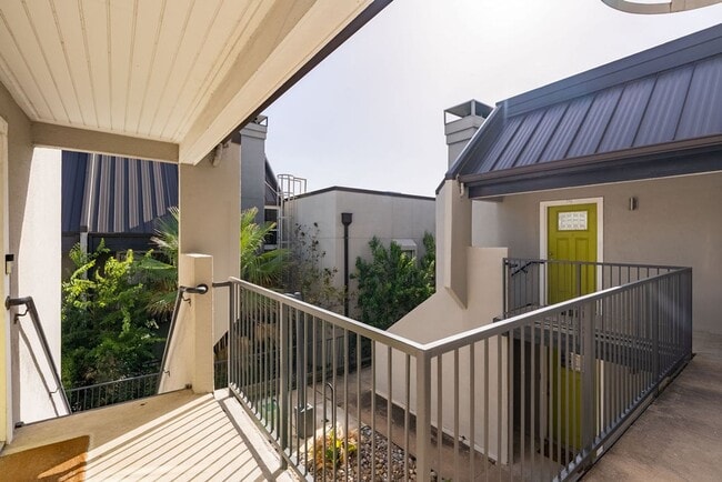 Building Photo - 935 La Posada Dr
