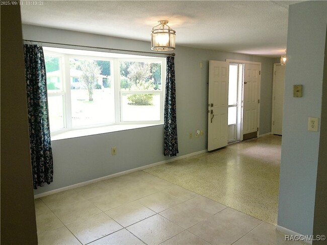 Foto del edificio - 1080 N Hollywood Cir