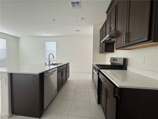 Foto del edificio - 9143 Rivington Ave