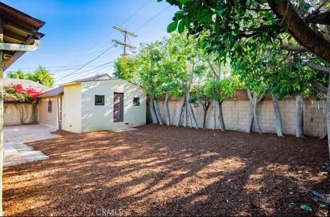 Foto del edificio - 8960 Helms Pl