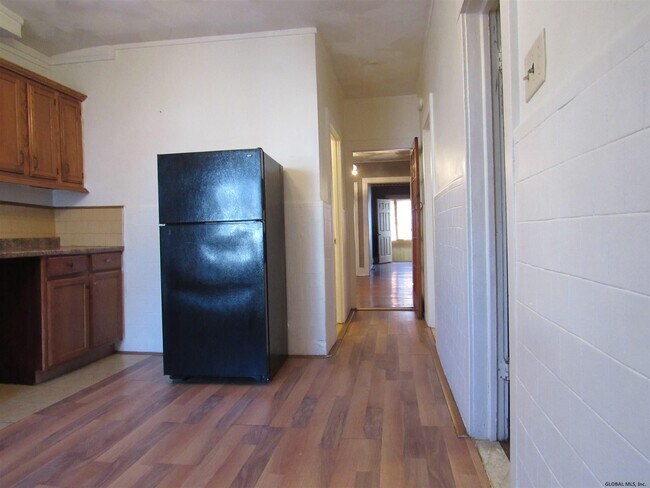 Building Photo - 555 Nott St