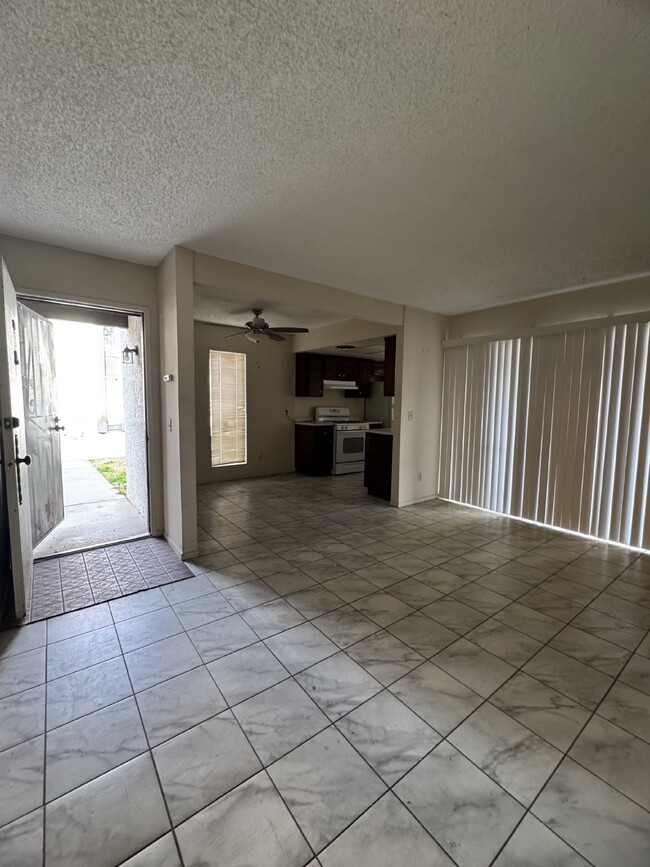 Building Photo - Centrally-located 2BR condo for rent