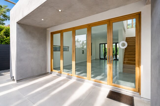 Foto del edificio - Contemporary Luxury Living in the Heart of La Jolla Village