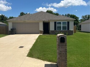 Building Photo - 5141 Yukon Dr Building Photo - 5141 Yukon Dr