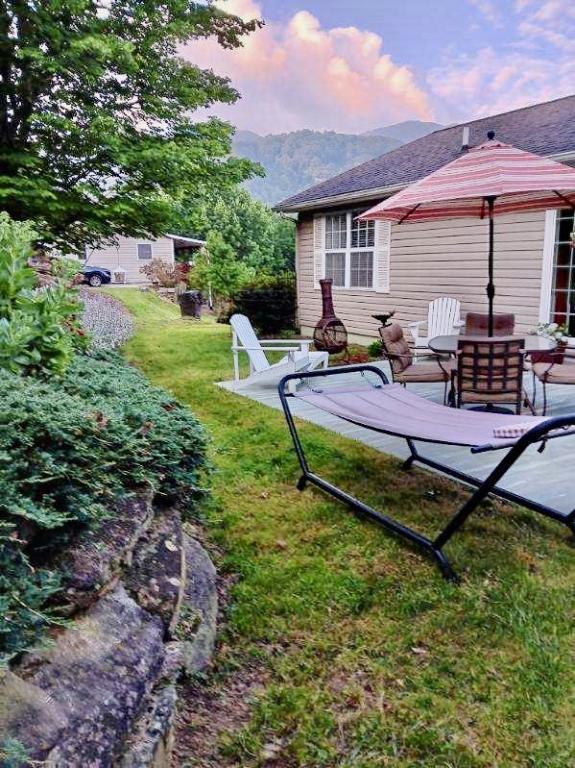 Foto del edificio - 144 Highview Dr