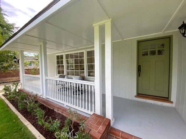 Building Photo - 926 W Valencia Mesa Dr
