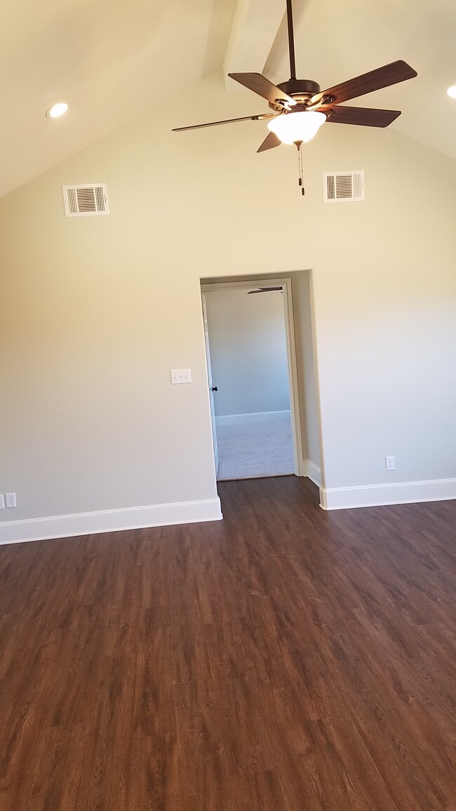 Building Photo - 424 Brentwood Dr