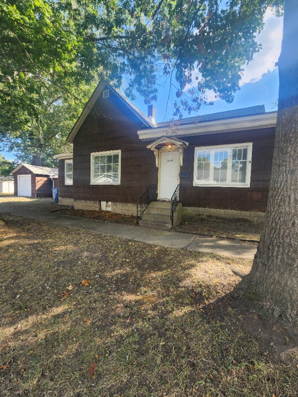 Primary Photo - 1659 N 12th St