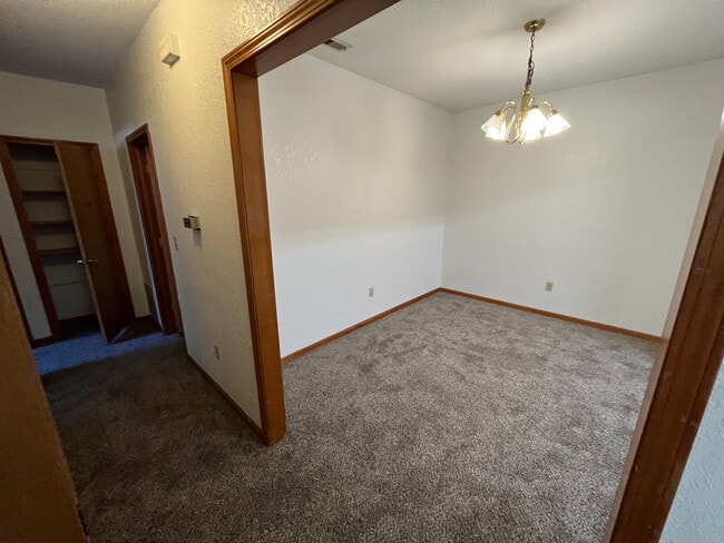 Building Photo - 702 Streck Ct