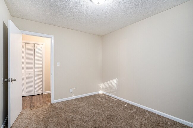 Foto del edificio - 2519 Brentwood Rd