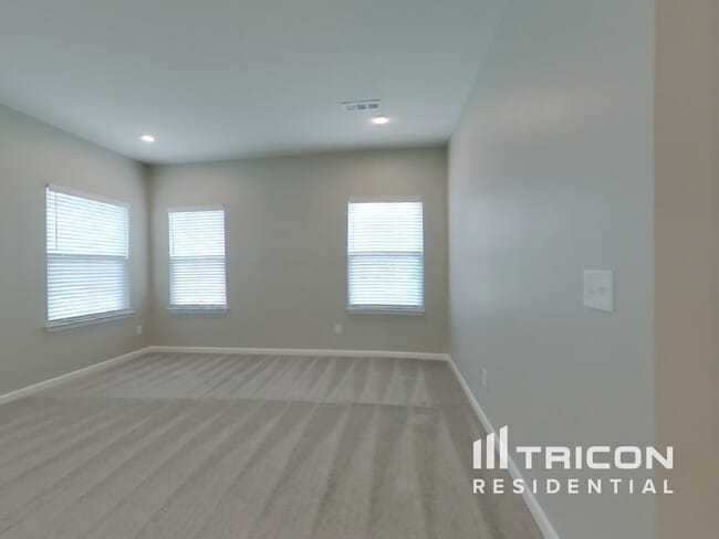 Building Photo - 833 Dean Dr