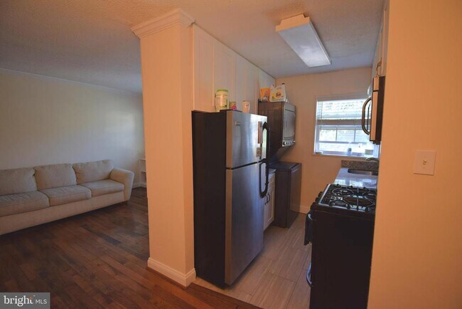 Foto del edificio - 2241 Farrington Ave