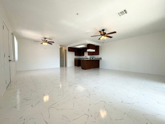 Foto del edificio - AVAILABLE NOW! 2 Bedroom 2 Bath UPSTAIRS A...