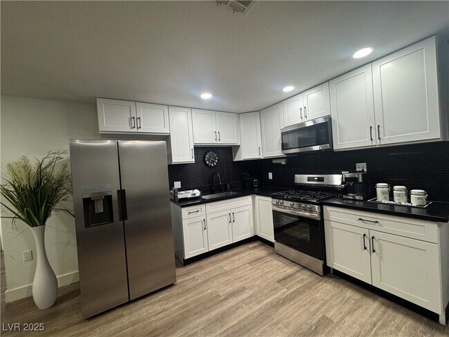 Foto del edificio - 5372 Princess Jean St