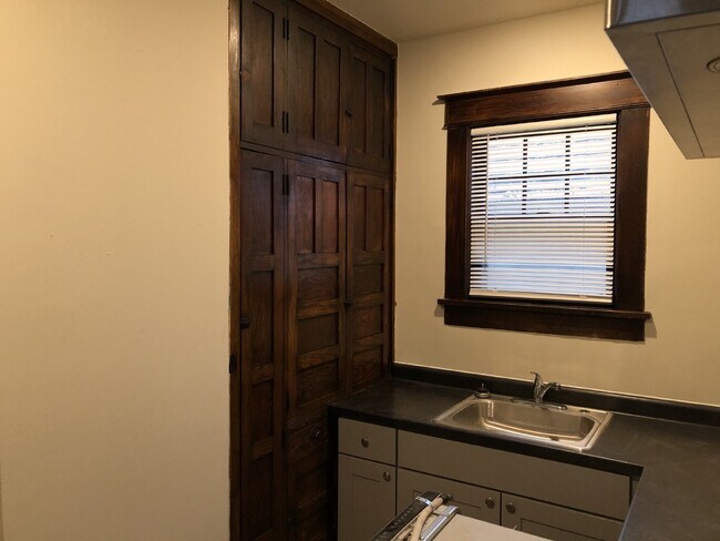 Foto del edificio - Huge 5 Bed 2 Bath home near UWEC with big ...