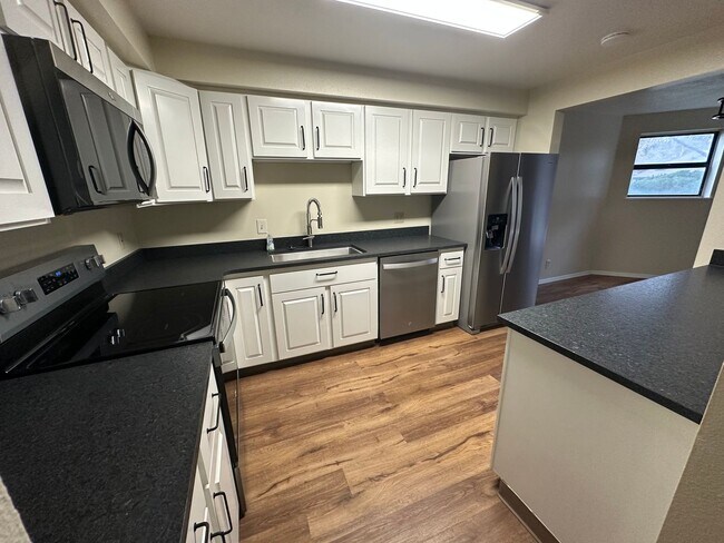 Foto del edificio - Beautifully Renovated Townhome at Woodvine