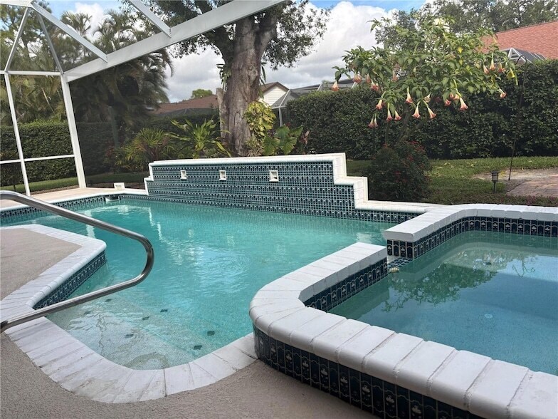 Building Photo - 4959 Southern Wood Dr