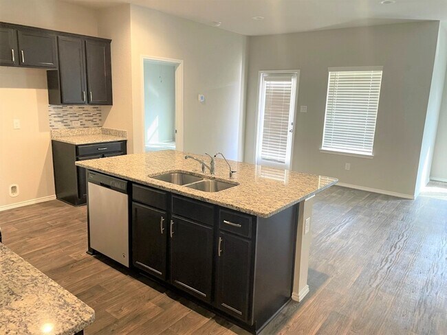 Foto del edificio - 22535 Theodoli Dr