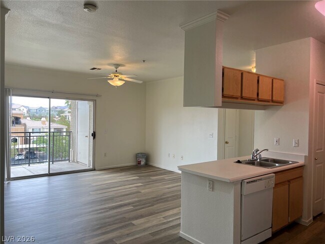 Foto del edificio - 2900 Sunridge Heights Pkwy