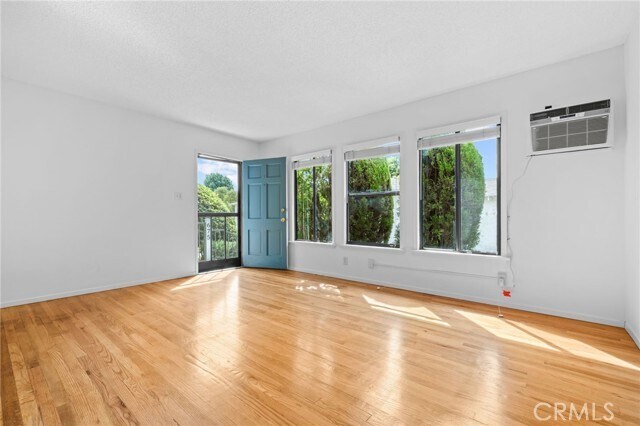 Foto del edificio - 675 N Rosemary Ln