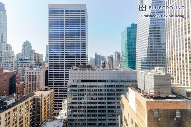 Building Photo - 70 W 45th St