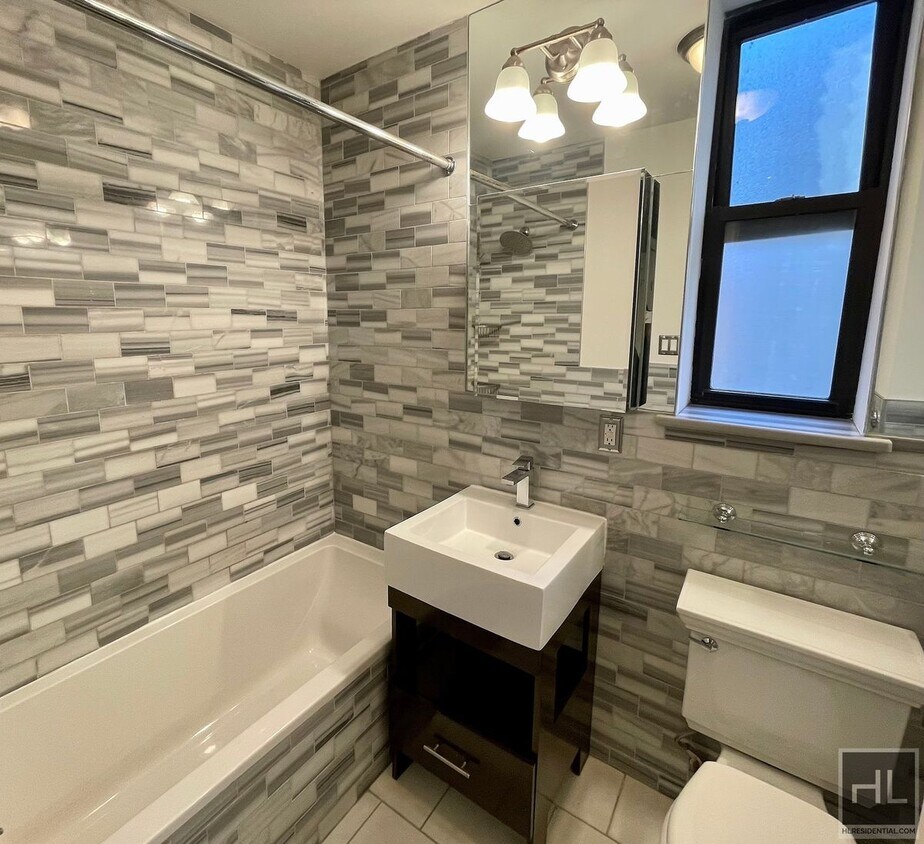 Foto del edificio - Renovated East Village 2-Bedroom with Pre-...