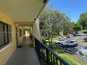 Building Photo - 517 Meadows Cir