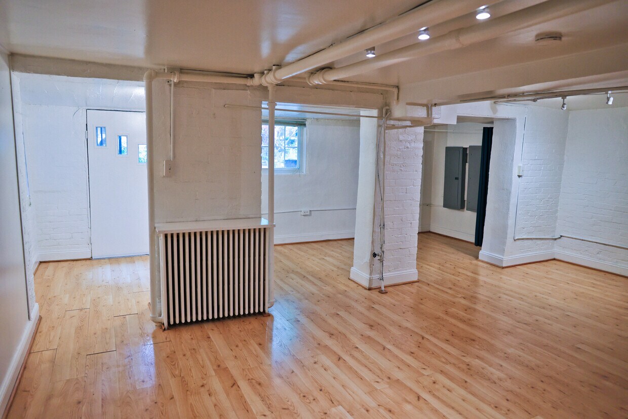 Primary Photo - 1819 Lamont St NW