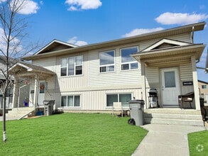 Building Photo - 9022 B-90292 92 Ave