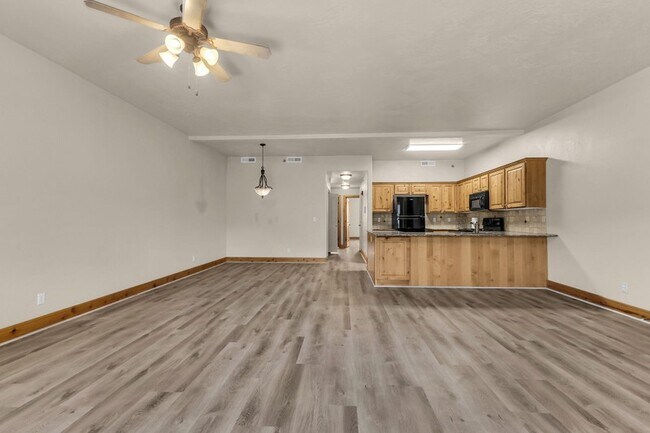 Building Photo - 1684 Fox Hollow Ln