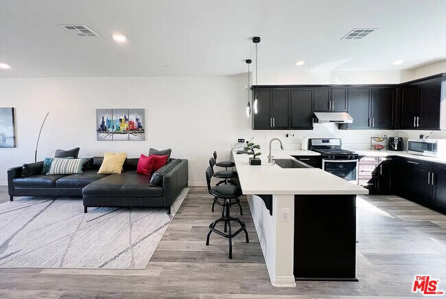 Foto del edificio - 14430 Strawberry Ln