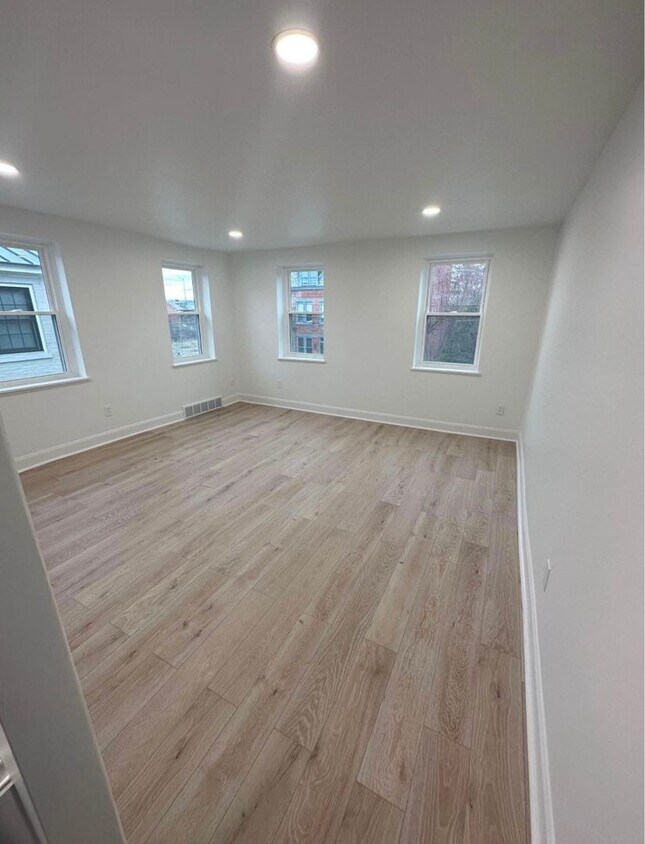 Foto principal - 1417-1417 Columbus Ave