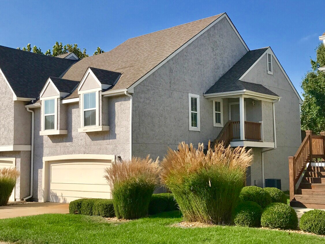 Primary Photo - 9233 Loiret Blvd