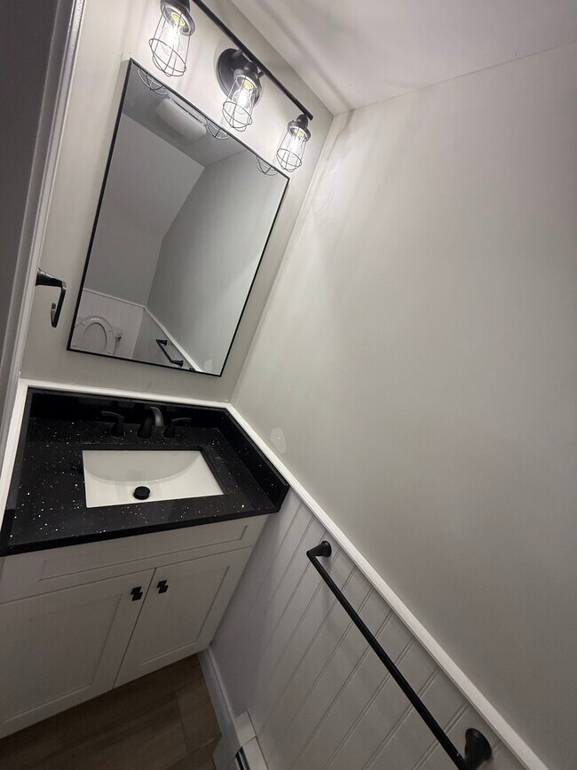 Photo - 944 Farmington Ave Townhome