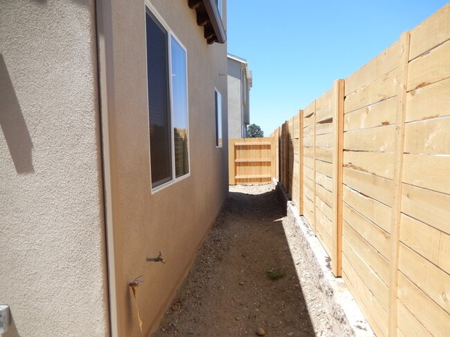 Building Photo - BRAND NEW Templeton Home